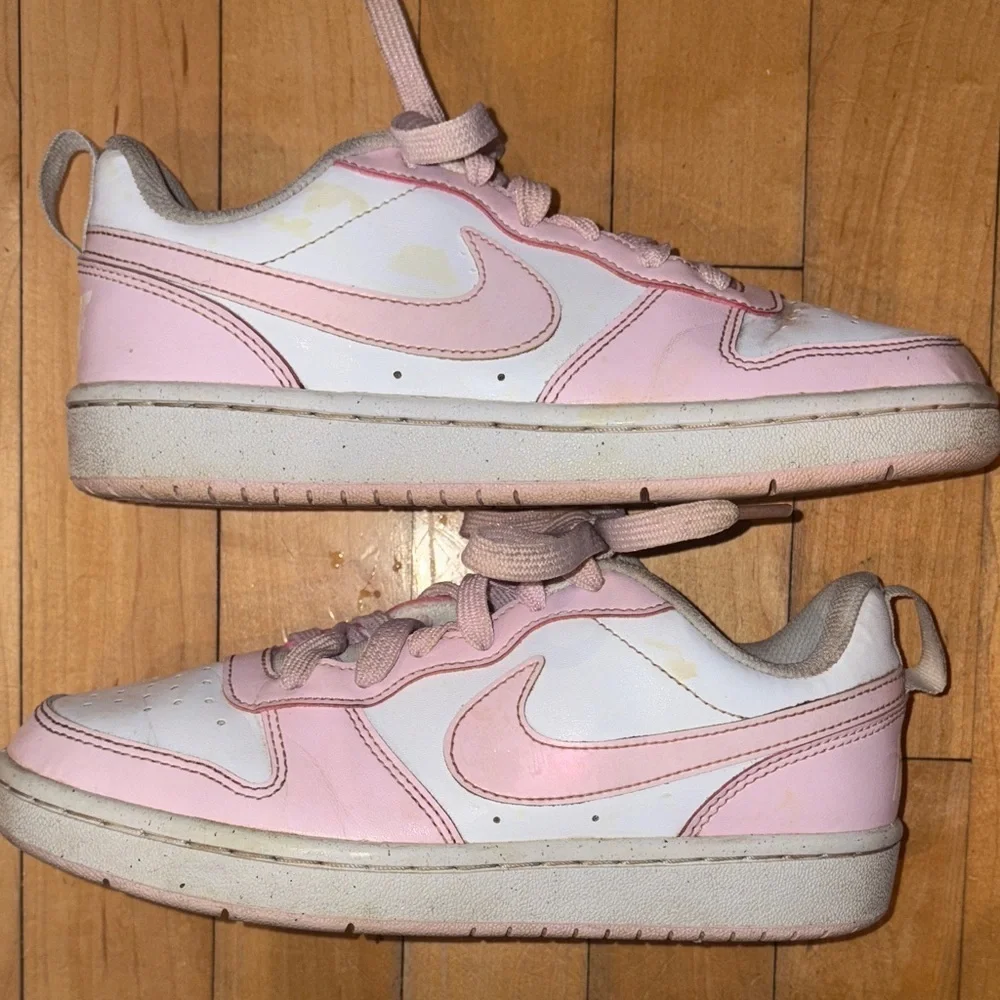 Girls Pink and White Sneakers All day Play Nike Sneakers size 4